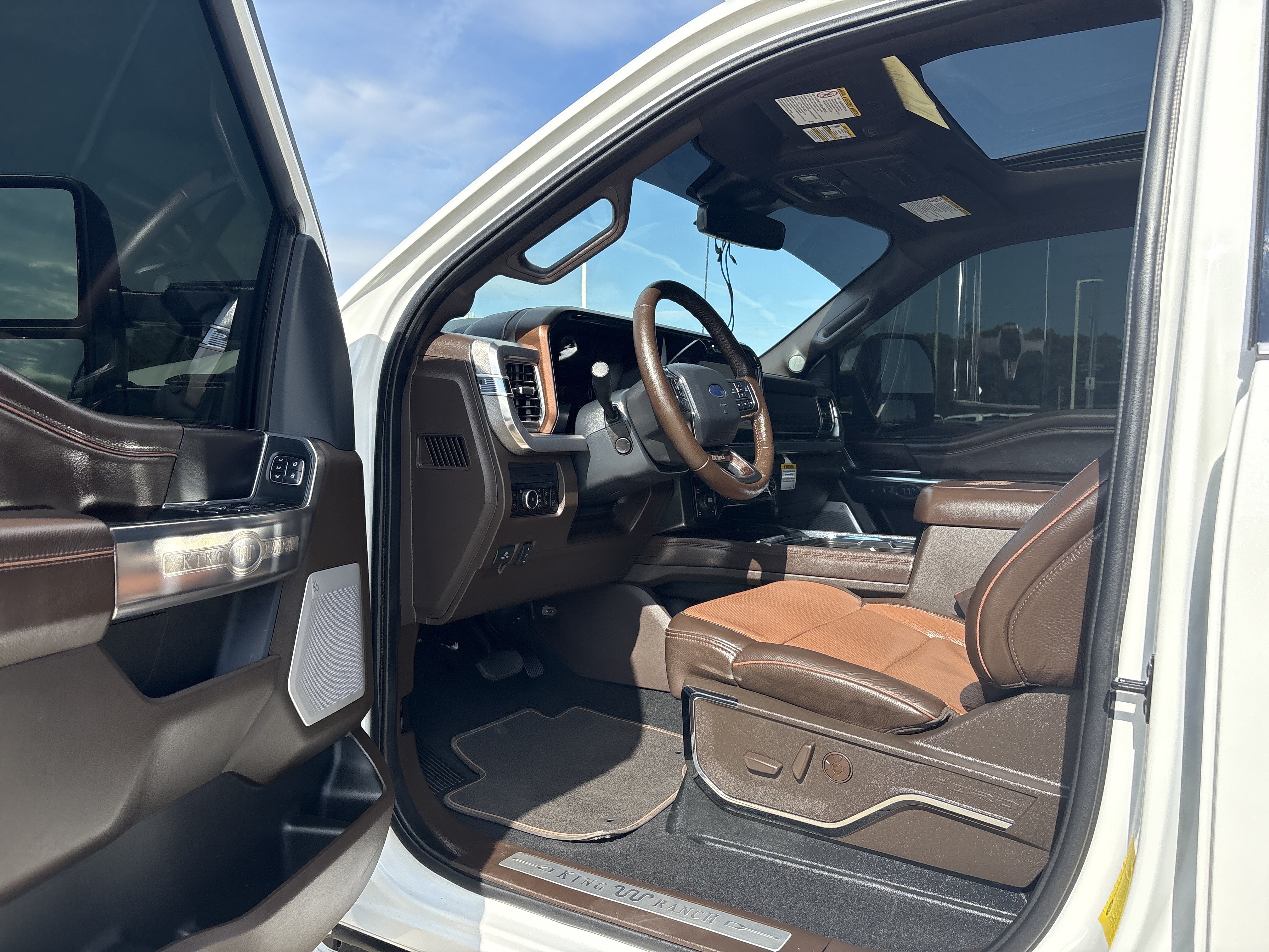 Used 2025 Ford F250 King Ranch w/ FX4 Off-Road Package AWD/4WD image 11