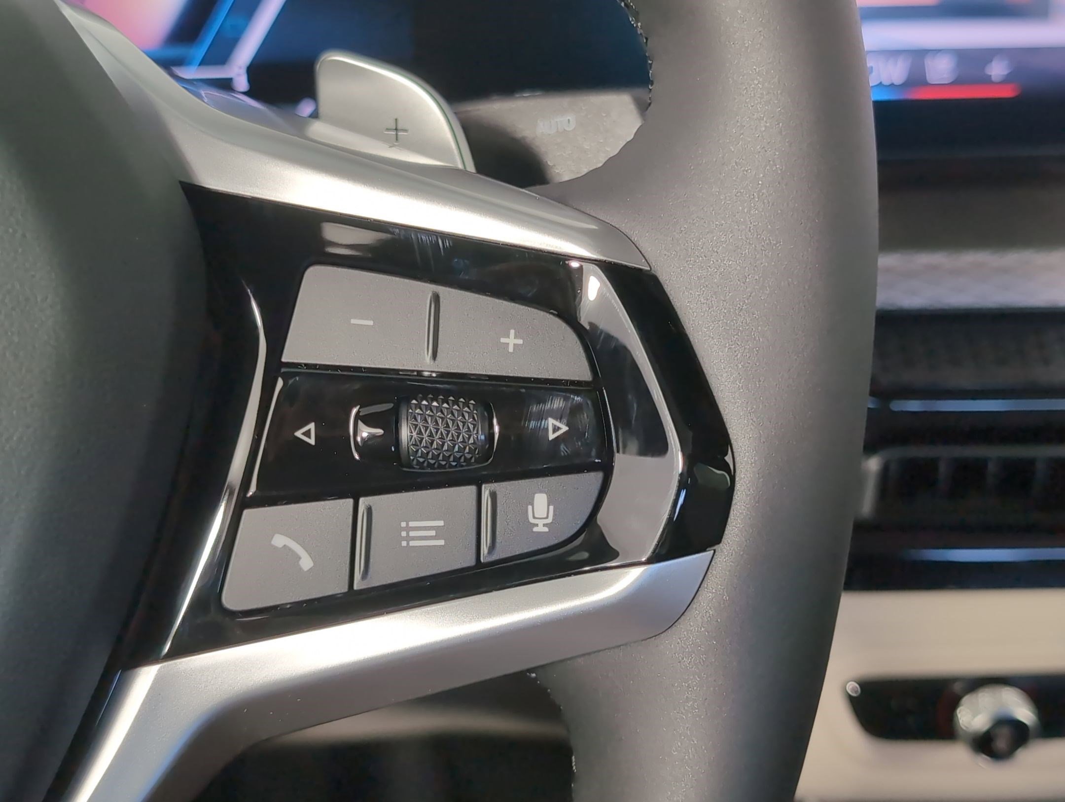 Used 2026 BMW 330i Sedan w/ Premium Package image 25