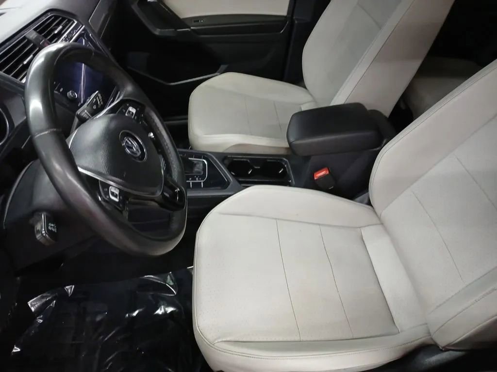 Used 2020 Volkswagen Tiguan SE w/ Panoramic Sunroof Package FWD image 10