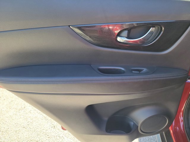 Used 2017 Nissan Rogue SL w/ SL Premium Package image 16