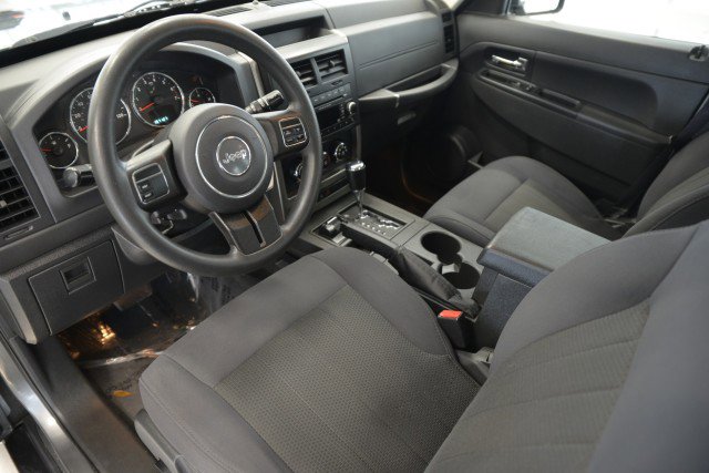 Used 2012 Jeep Liberty Sport image 11