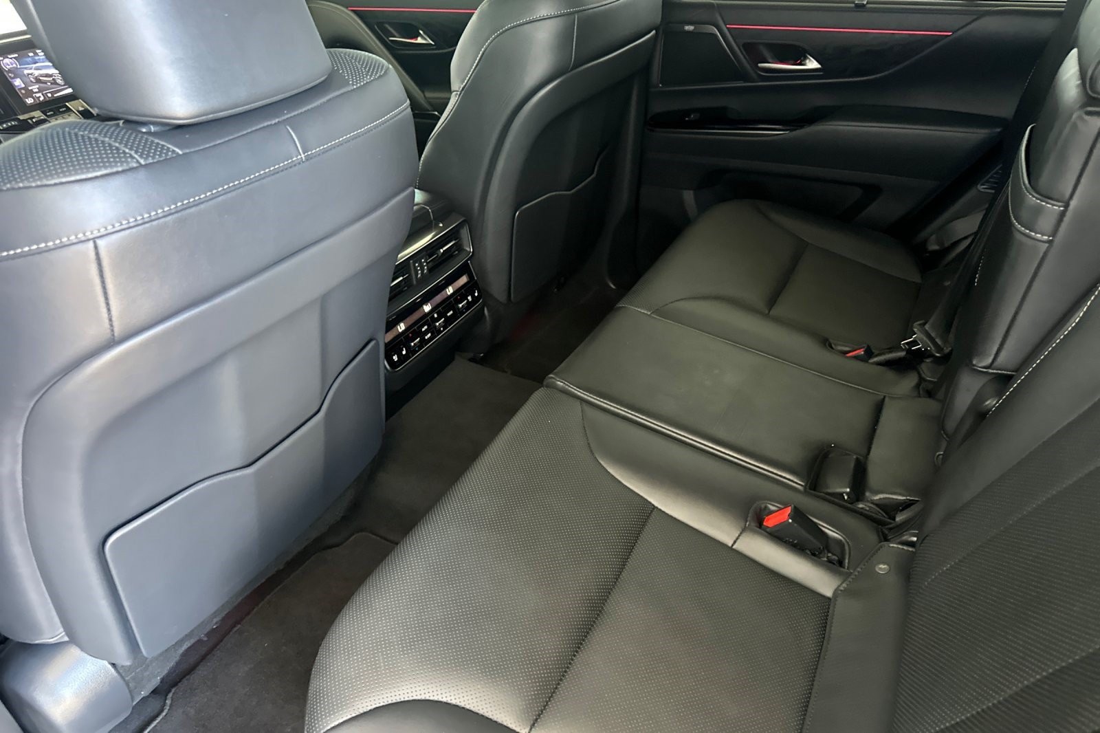 Certified 2024 Lexus LX 600 4WD w/ Appearance Package image 28
