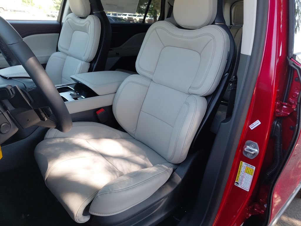 New 2026 Lincoln Aviator Reserve w/ Luxury Package AWD/4WD image 17