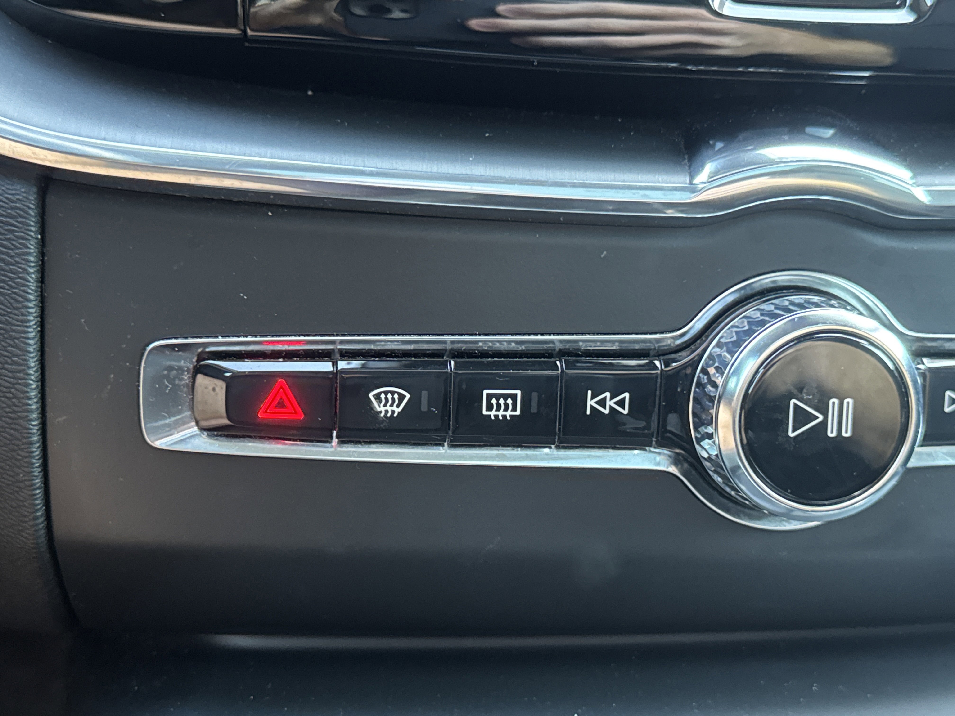 Used 2023 Volvo XC60 B5 Core image 64