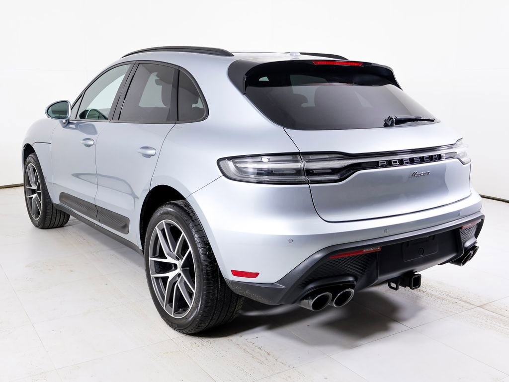 Certified 2024 Porsche Macan w/ Premium Plus Package image 3