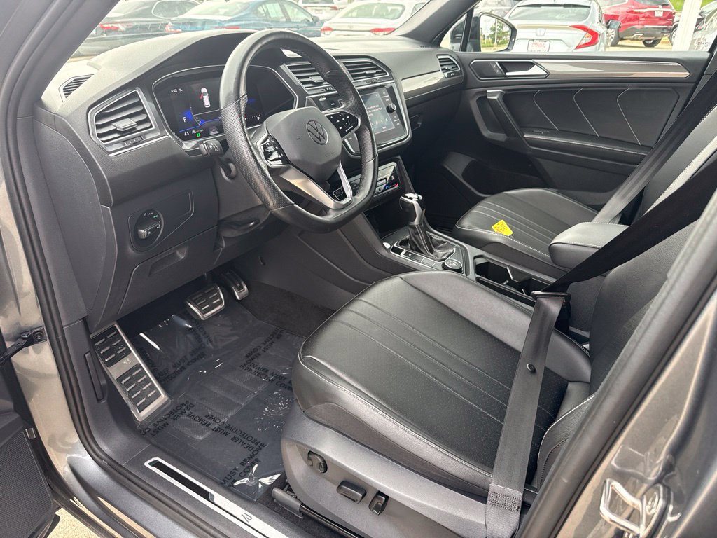 Used 2024 Volkswagen Tiguan SE R-Line AWD/4WD image 8