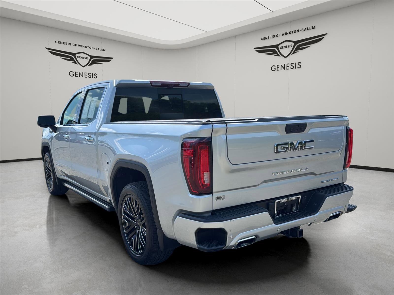 Used 2022 GMC Sierra 1500 Denali Ultimate AWD/4WD image 3