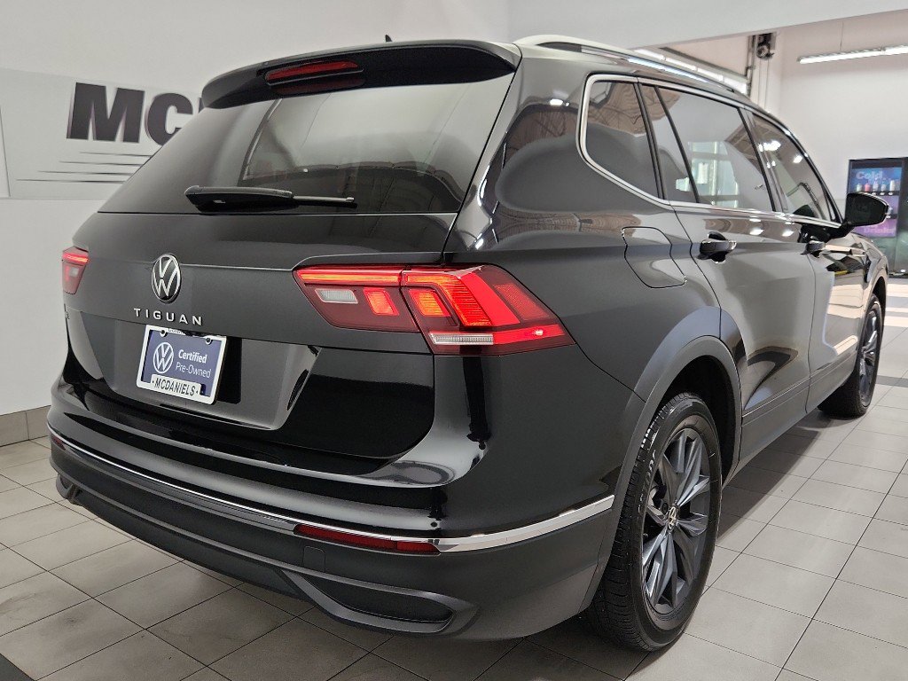Certified 2023 Volkswagen Tiguan SE w/ Panoramic Sunroof Package image 4