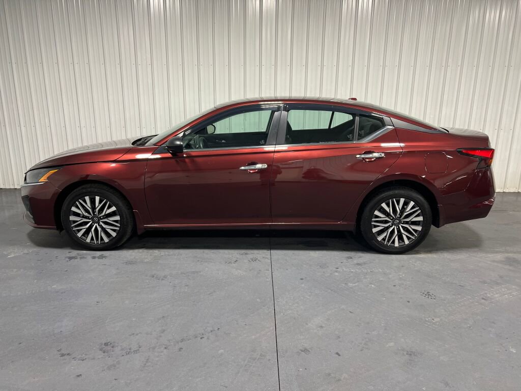 Used 2024 Nissan Altima 2.5 SV image 14