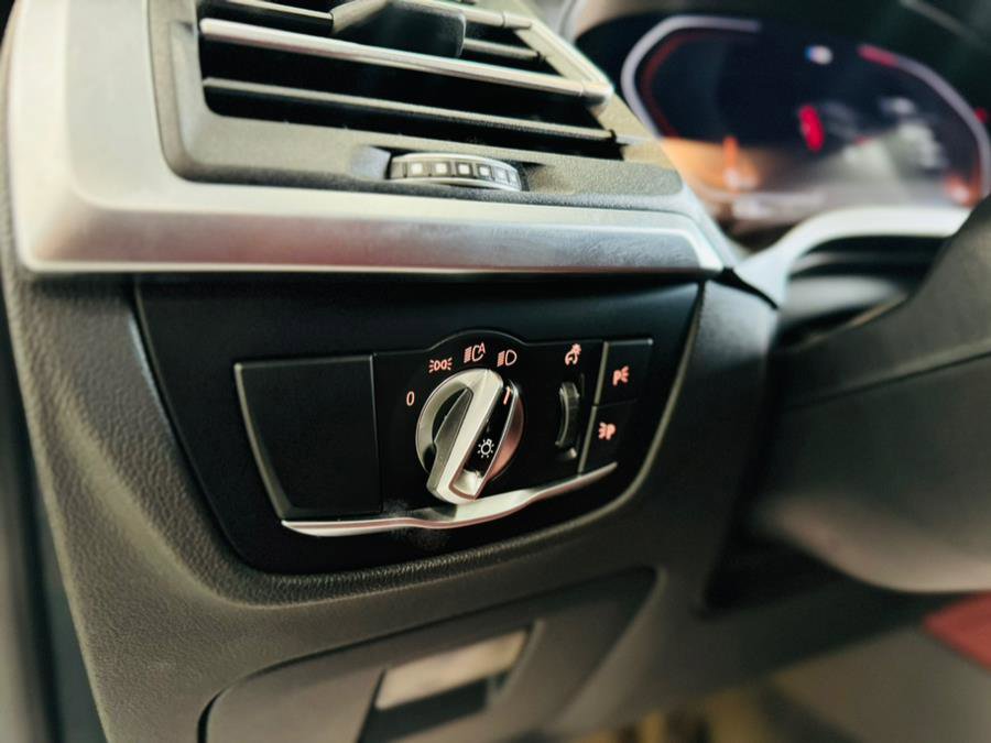 Used 2025 BMW X4 xDrive30i image 13