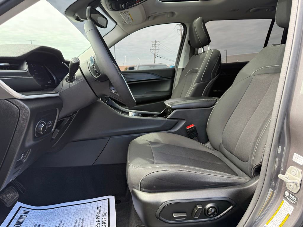 Certified 2023 Jeep Grand Cherokee L Laredo w/ Luxury Tech Group I AWD/4WD image 13