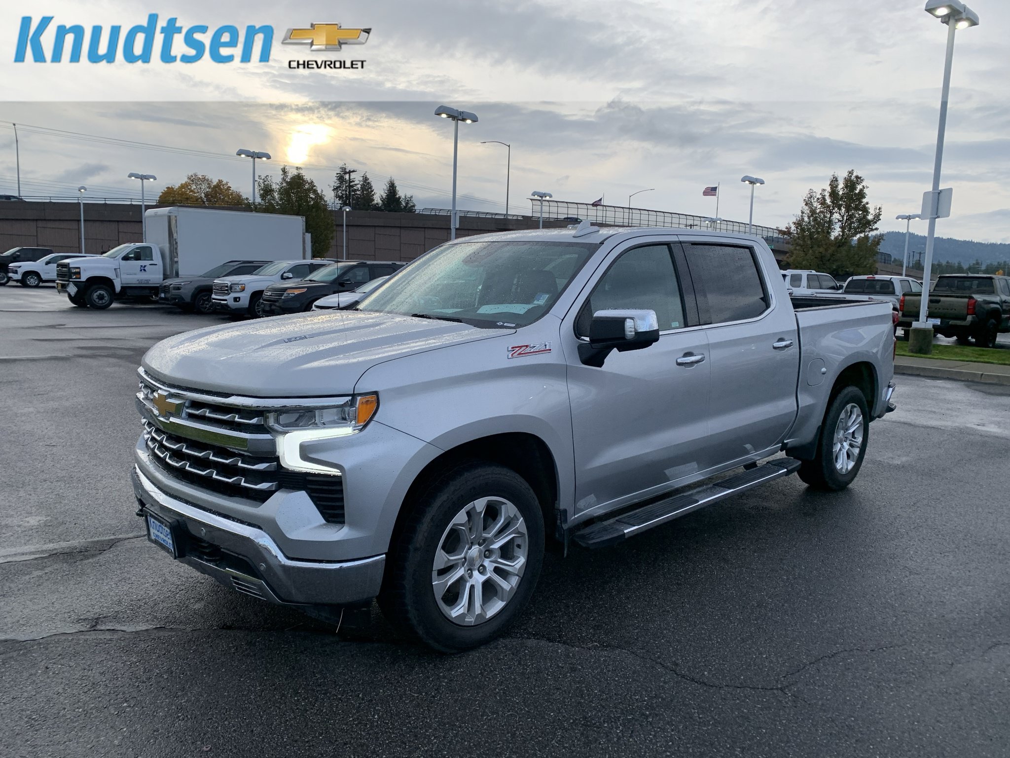 Used 2022 Chevrolet Silverado 1500 LTZ w/ LTZ Premium Package AWD/4WD image 3