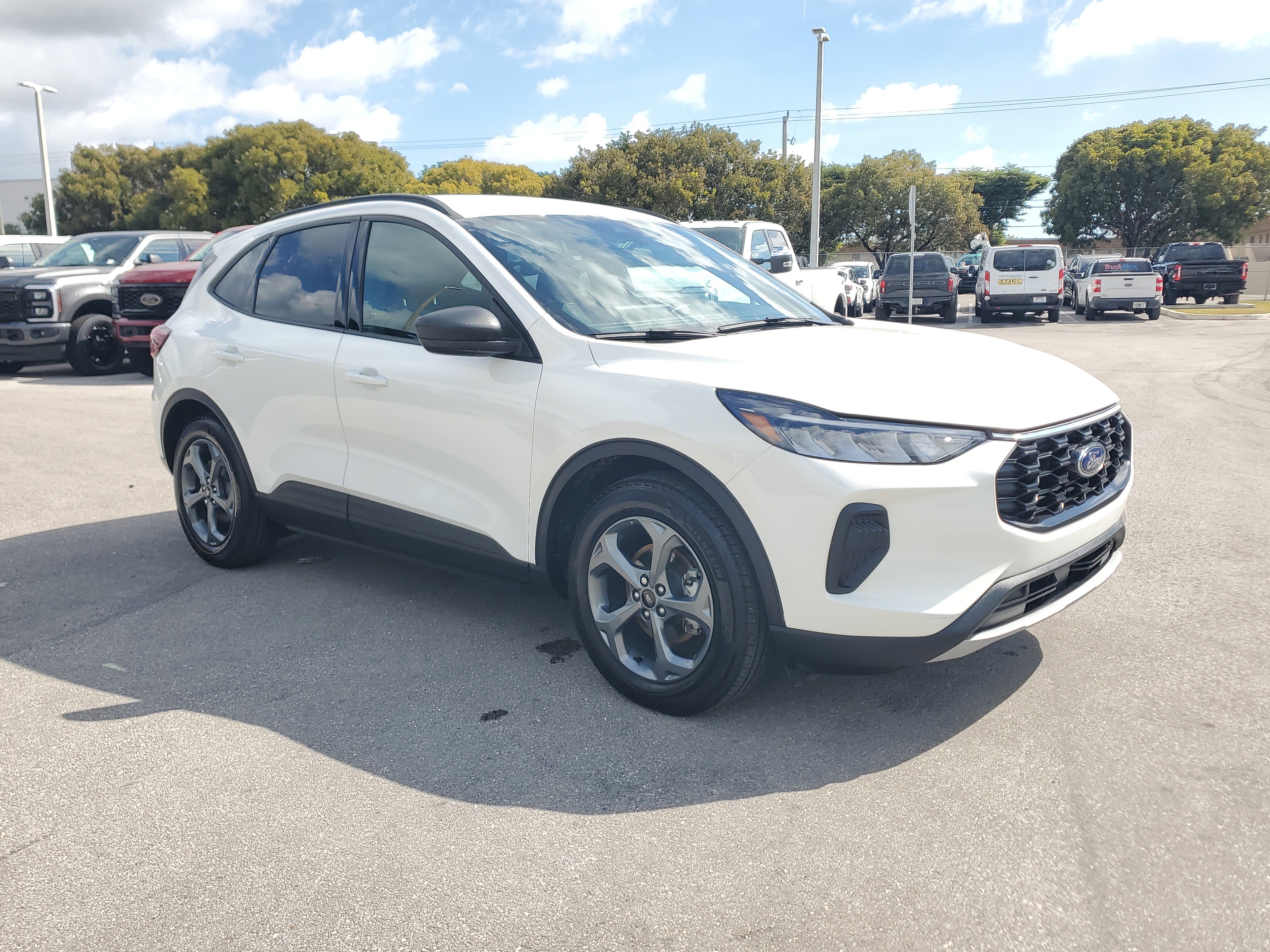 Used 2025 Ford Escape ST-Line w/ Equipment Group 301A image 3