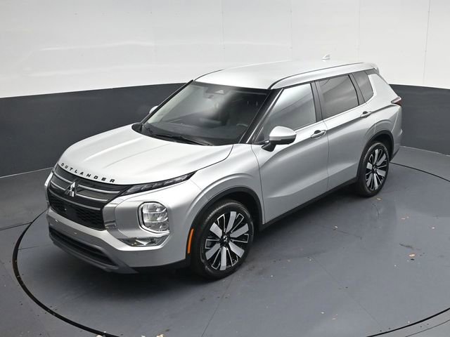 Used 2025 Mitsubishi Outlander SE image 50