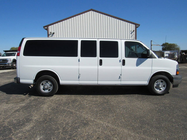 Used 2019 Chevrolet Express 3500 LT w/ LT Preferred Equipment Group RWD image 2