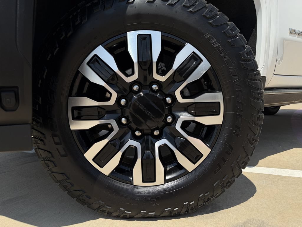 Used 2024 GMC Sierra 2500 Denali Ultimate AWD/4WD image 9