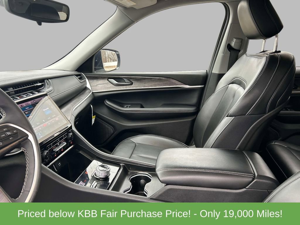 Used 2024 Jeep Grand Cherokee L Limited AWD/4WD image 23