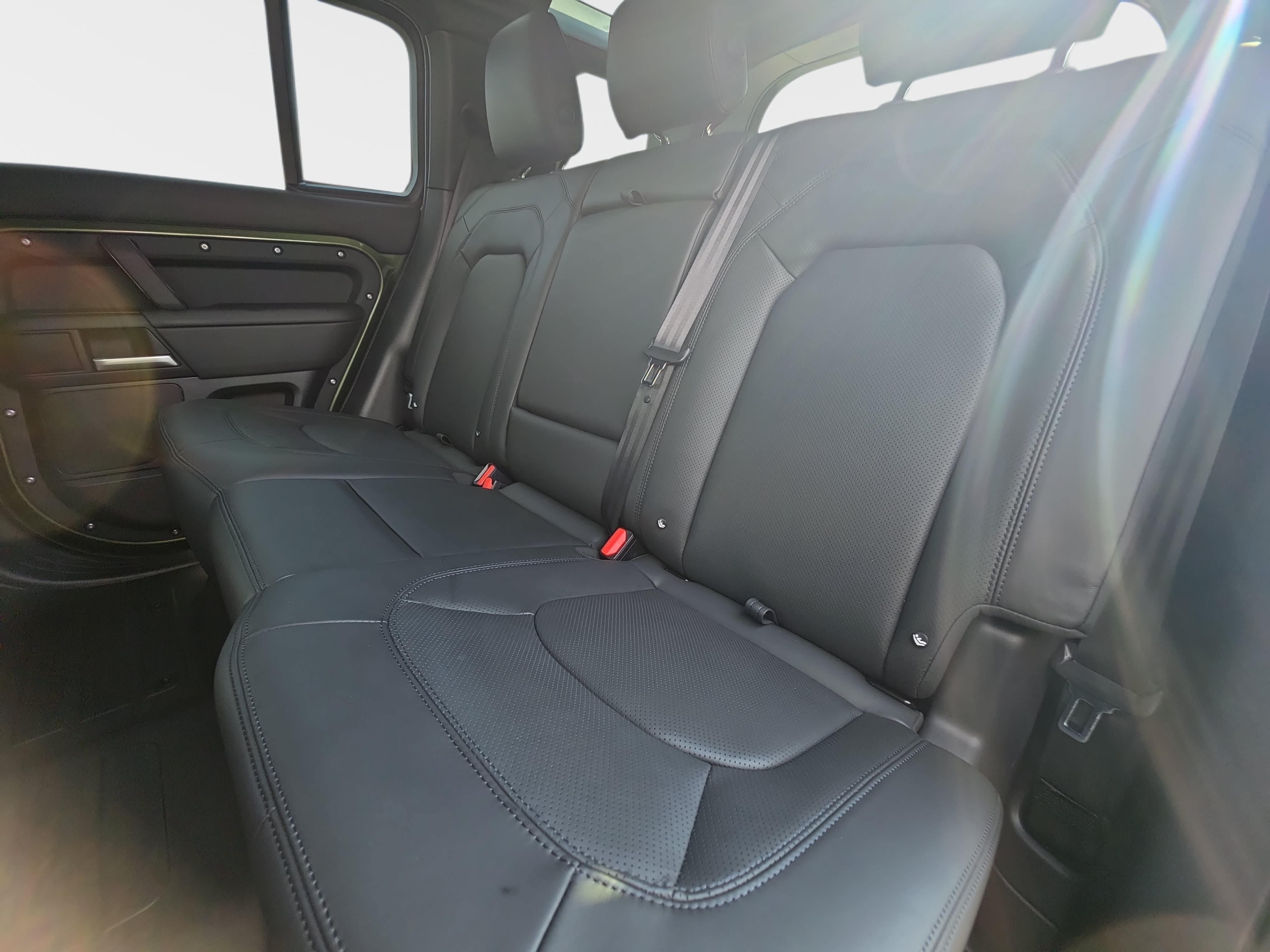 New 2026 Land Rover Defender 110 X-Dynamic SE AWD/4WD image 13