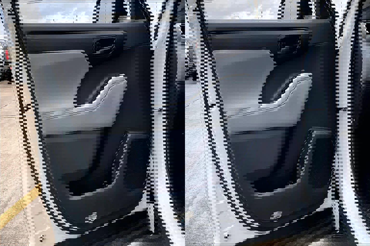 Used 2023 Toyota Highlander LE image 20