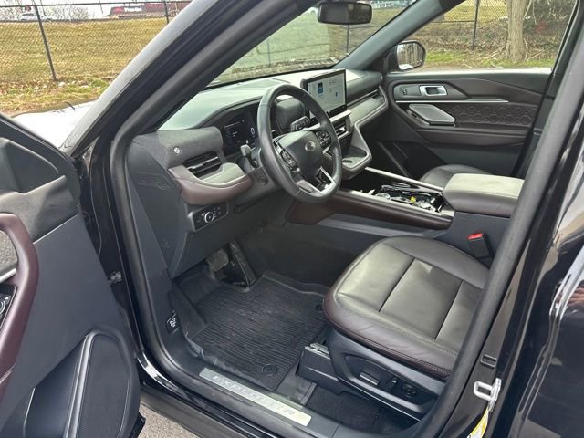 Used 2025 Ford Explorer Platinum w/ Ultimate Package image 41