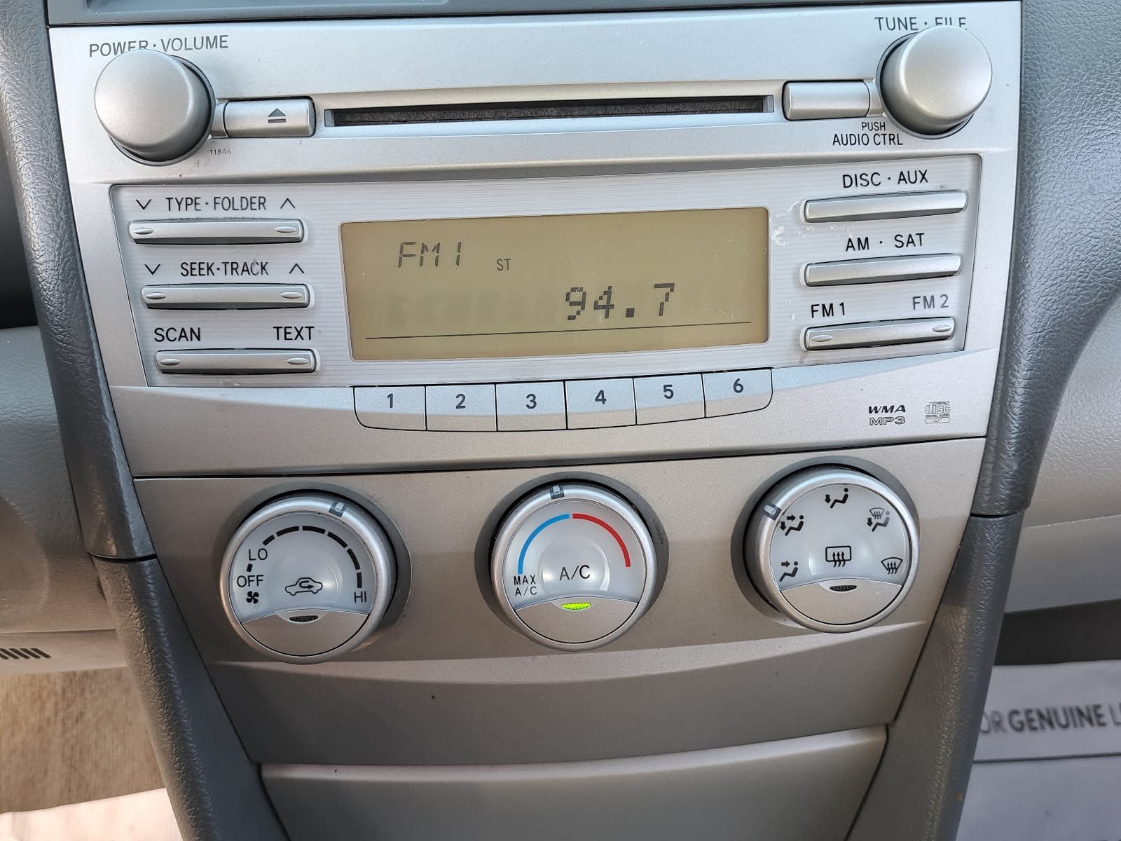 Used 2011 Toyota Camry LE FWD image 21