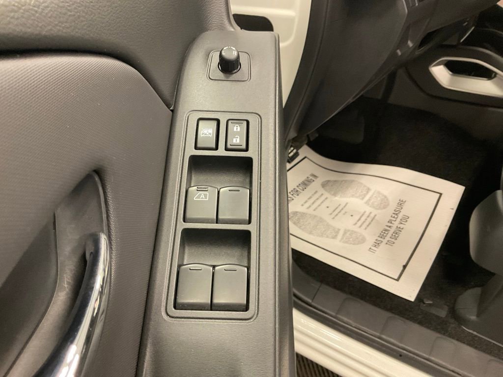Used 2024 Nissan Frontier SV image 16