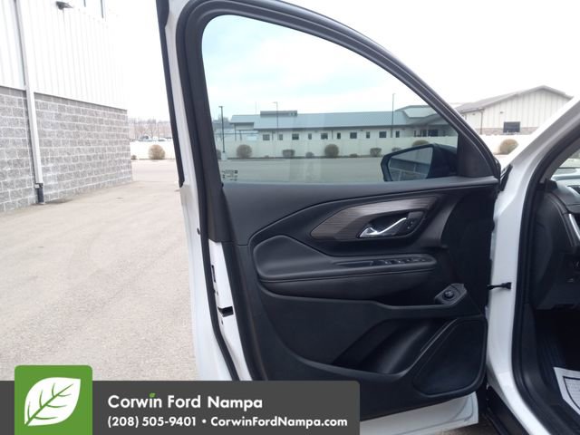 Used 2023 GMC Terrain SLE w/ Driver Convenience Package image 10