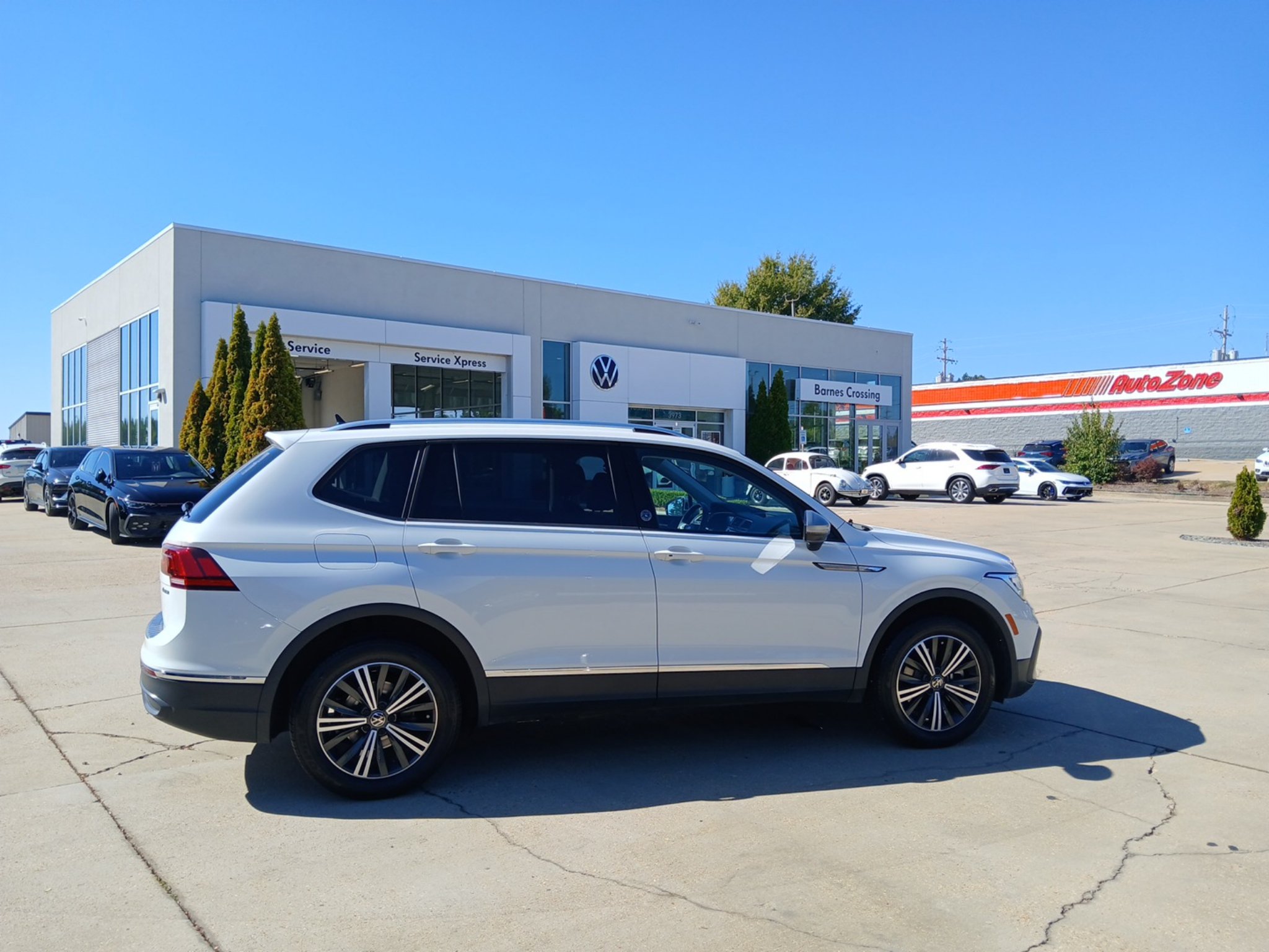 Used 2024 Volkswagen Tiguan Wolfsburg Edition AWD/4WD image 9