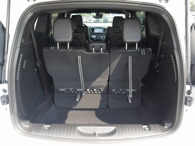 New 2026 Chrysler Pacifica Select AWD/4WD image 10