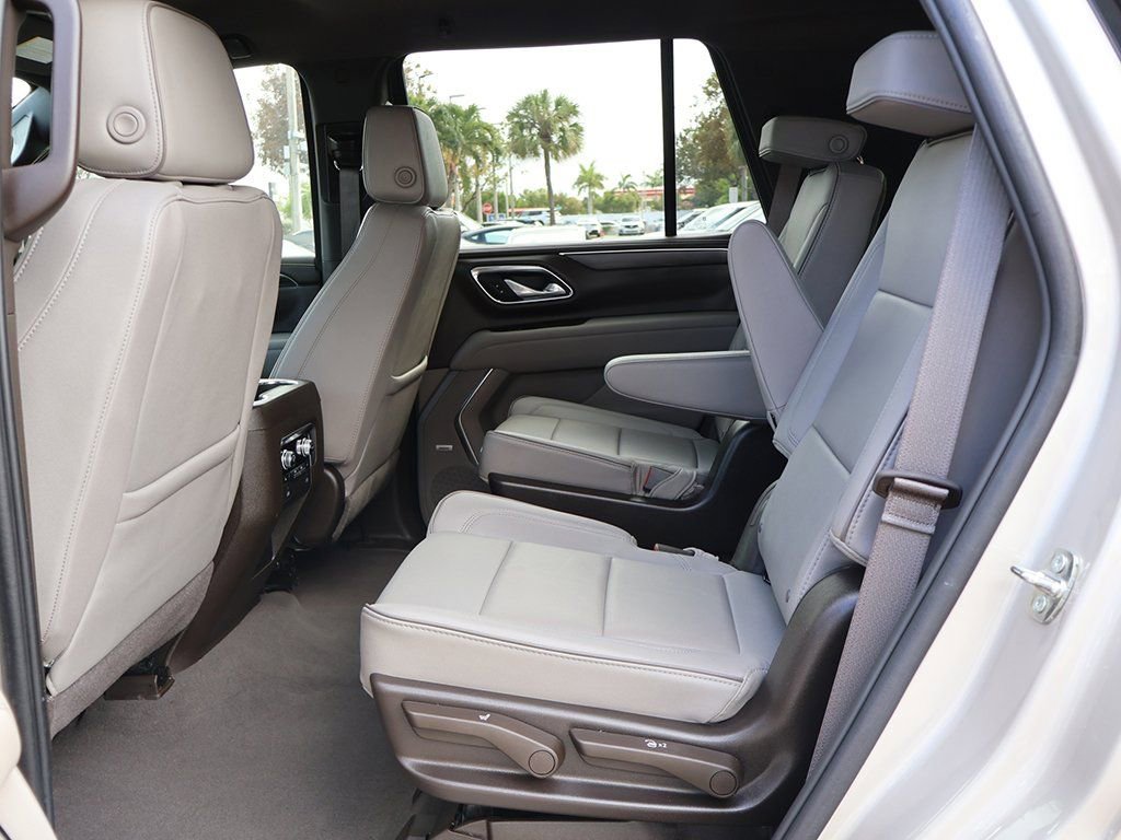 Used 2024 GMC Yukon SLT w/ SLT Luxury Package RWD image 36