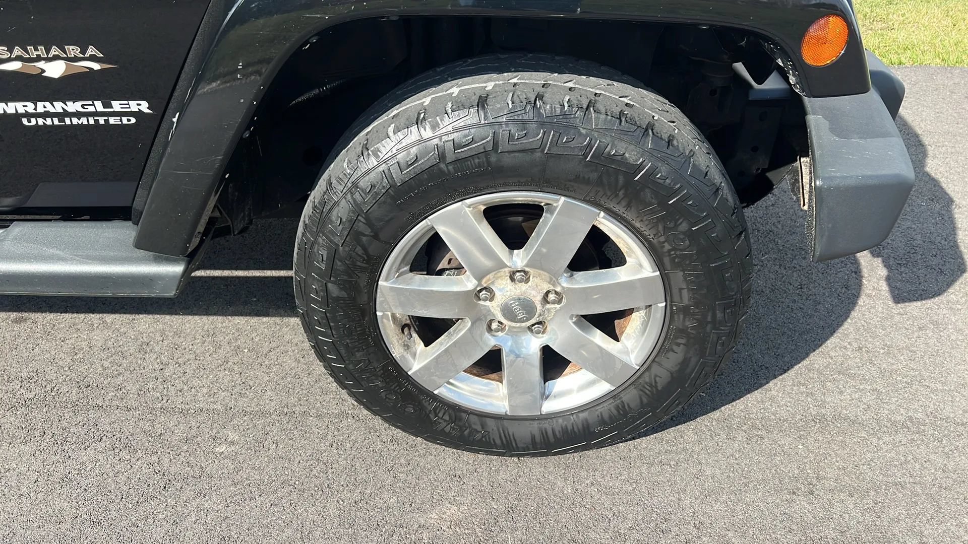 Used 2016 Jeep Wrangler Unlimited Sahara AWD/4WD image 30