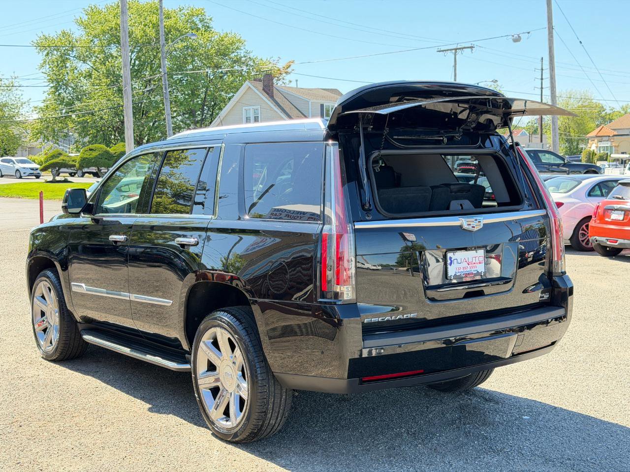 Used 2018 Cadillac Escalade Luxury AWD/4WD image 33
