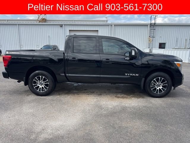 Used 2024 Nissan Titan SV w/ SV Convenience Package image 2