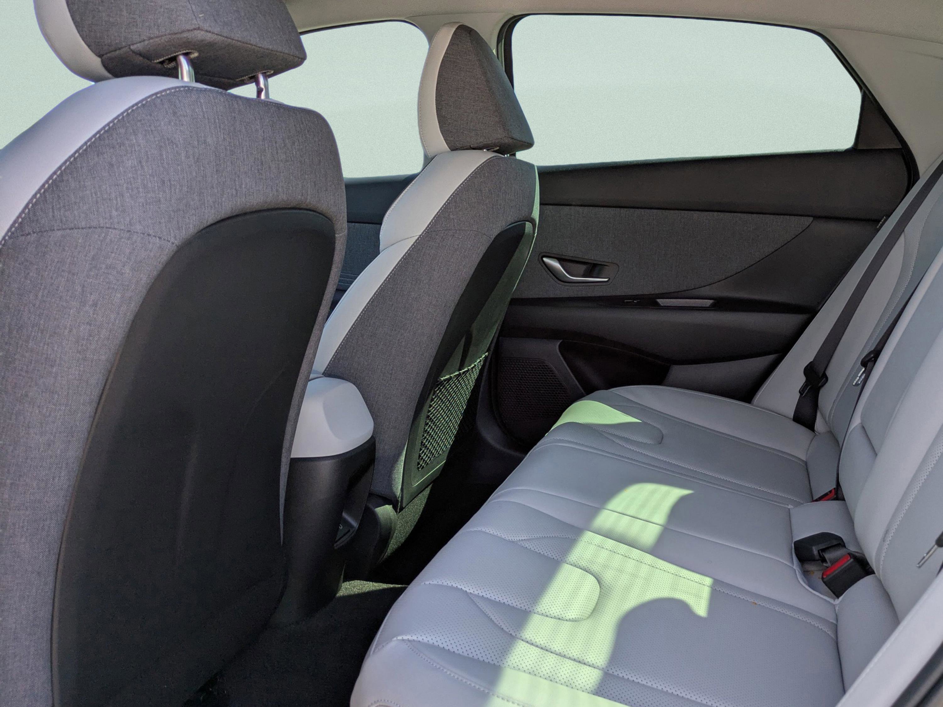 Used 2025 Hyundai Elantra Limited image 10