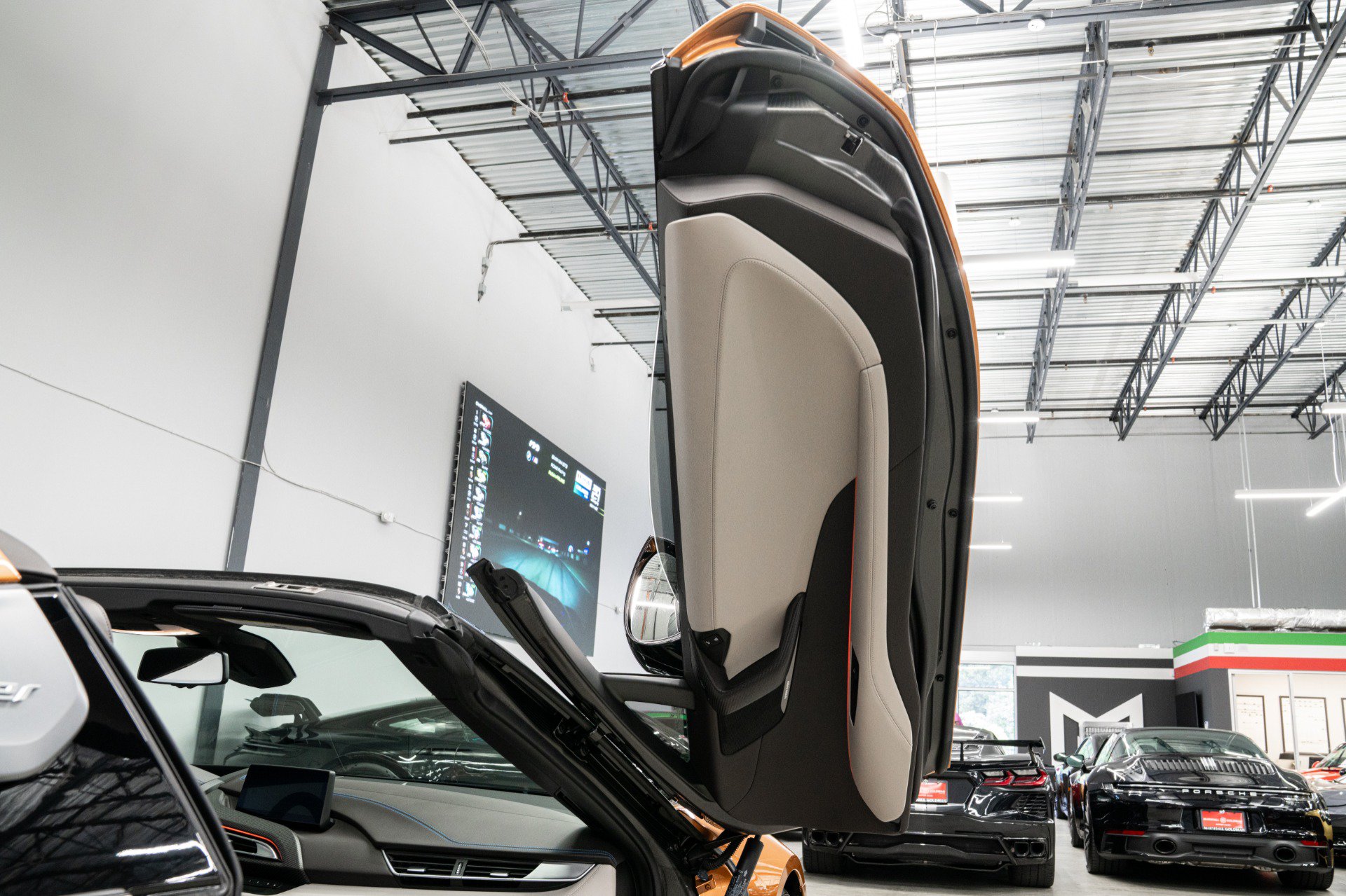 Used 2019 BMW i8 Roadster AWD/4WD image 36