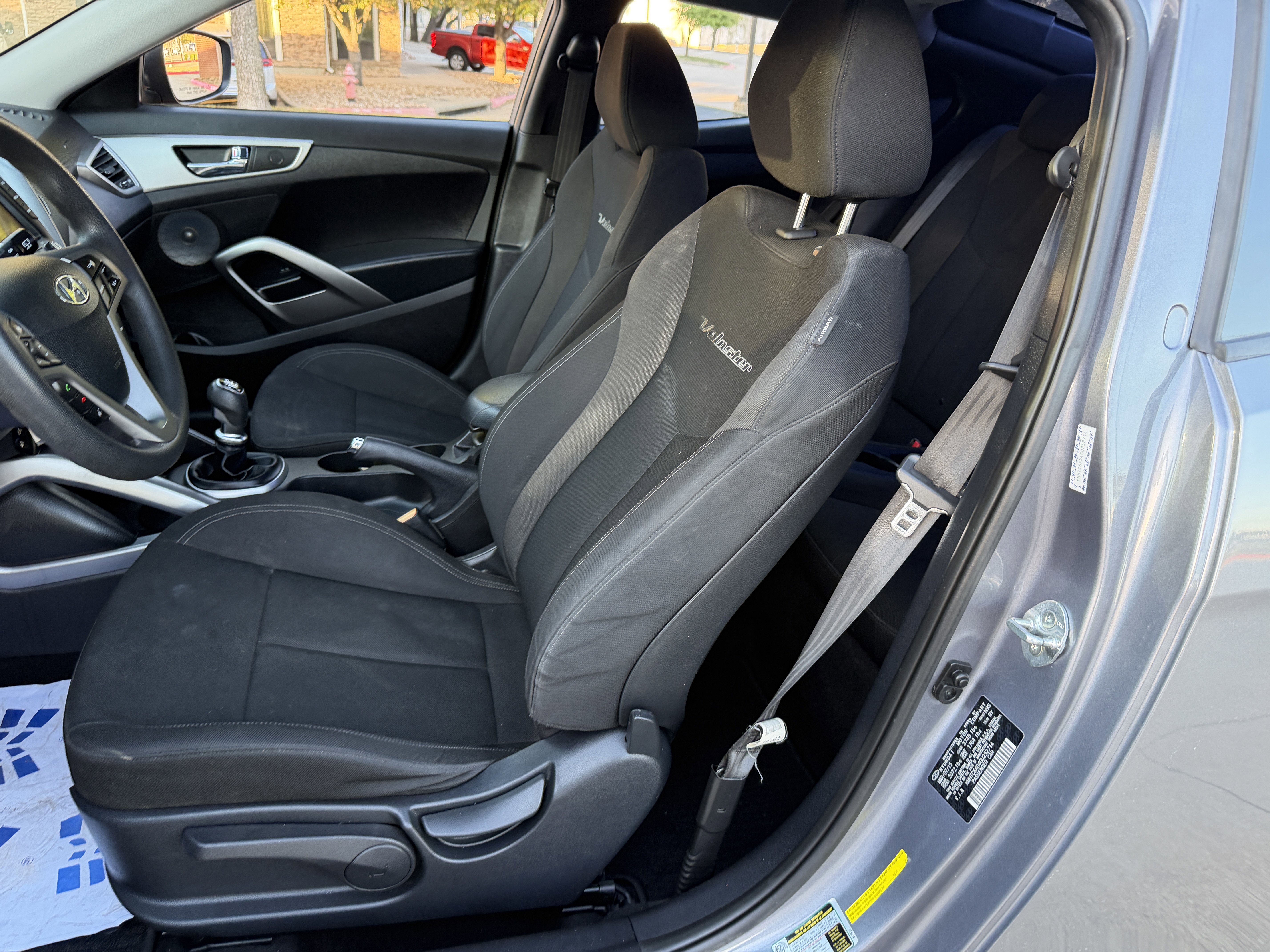 Used 2016 Hyundai Veloster 3dr Cpe Man image 16