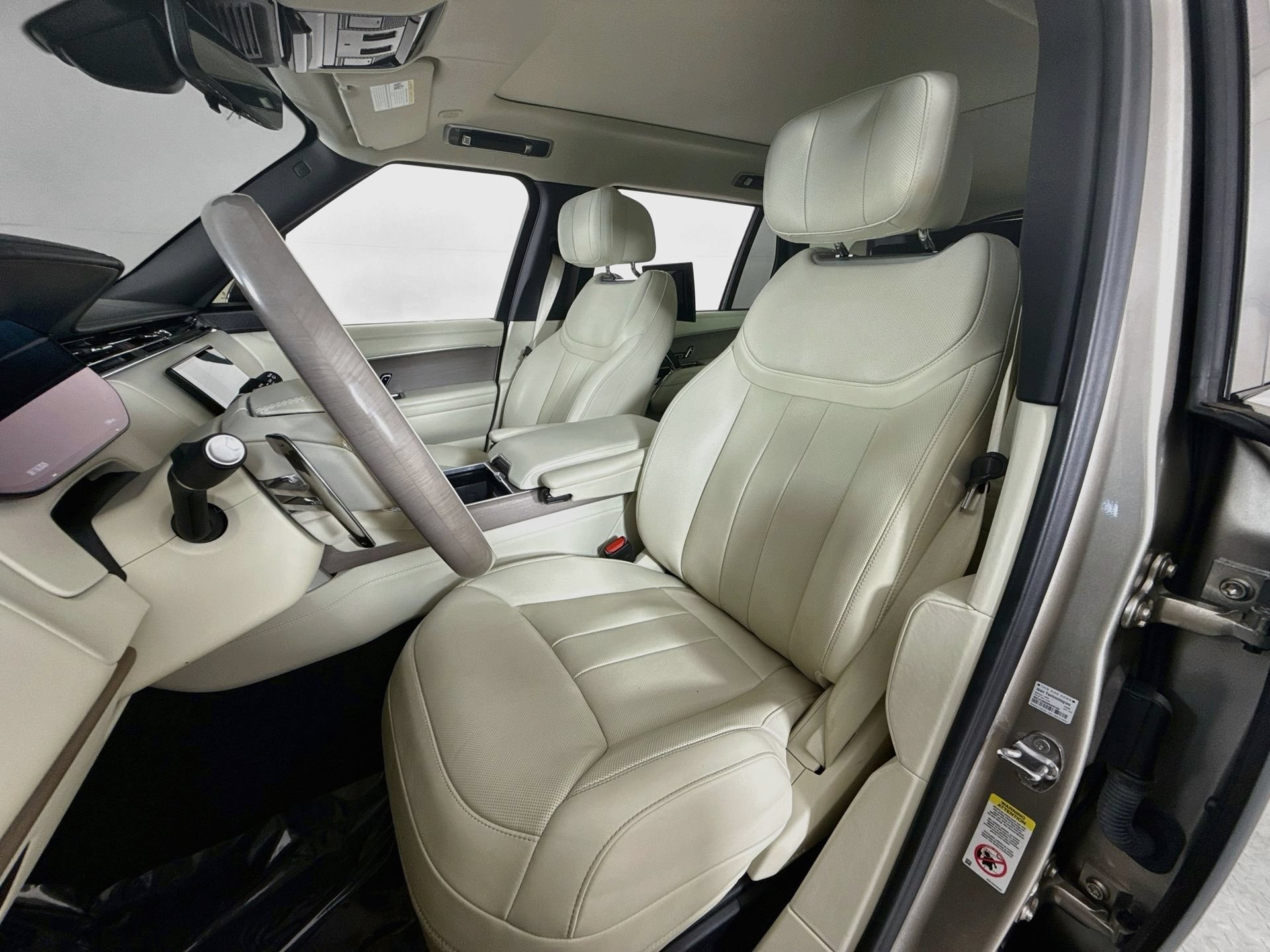 Used 2024 Land Rover Range Rover Long Wheelbase Autobiography AWD/4WD image 9
