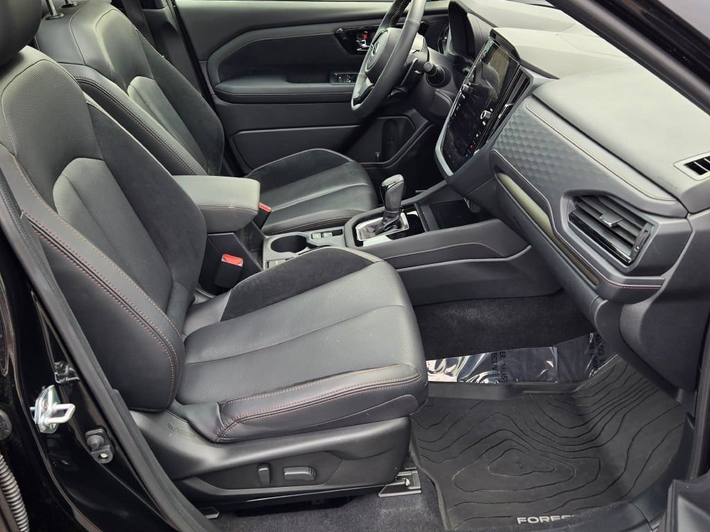Used 2025 Subaru Forester Touring AWD/4WD image 9