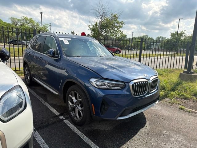 Used 2022 BMW X3 xDrive30i AWD/4WD image 3