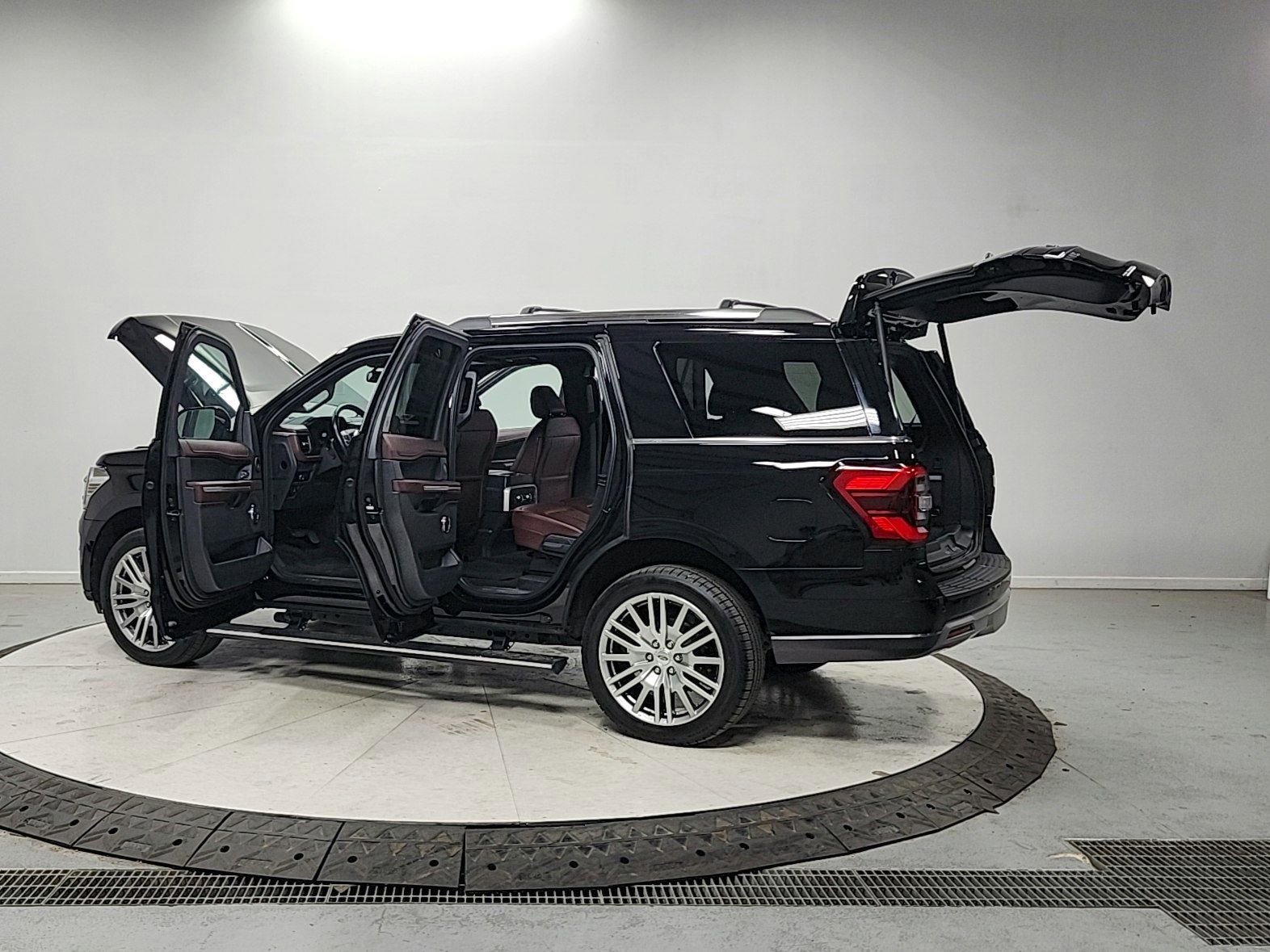 Used 2024 Ford Expedition Limited AWD/4WD image 13