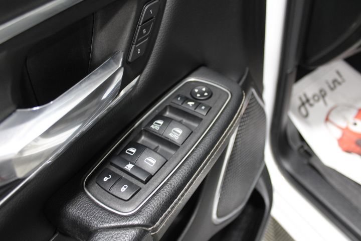 Used 2023 RAM 1500 Laramie AWD/4WD image 15