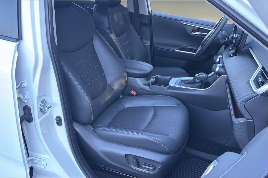 Certified 2025 Toyota RAV4 Limited w/ Advanced Technology Package FWD image 17