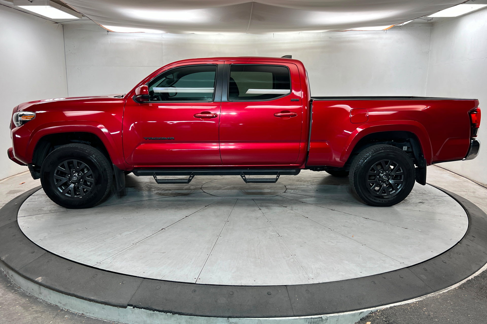 Used 2023 Toyota Tacoma SR5 RWD image 2