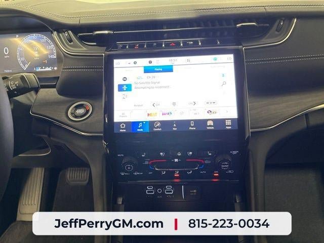 Used 2025 Jeep Grand Cherokee L Overland w/ Trailer Tow Package AWD/4WD image 18