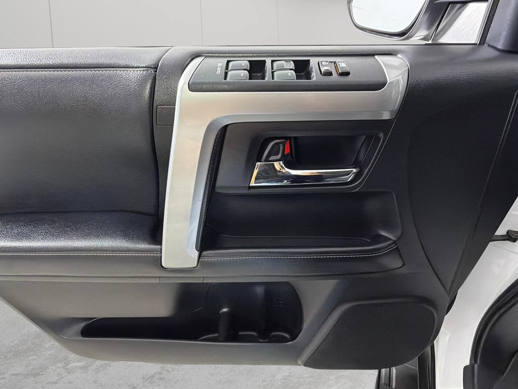 Used 2019 Toyota 4Runner SR5 AWD/4WD image 25