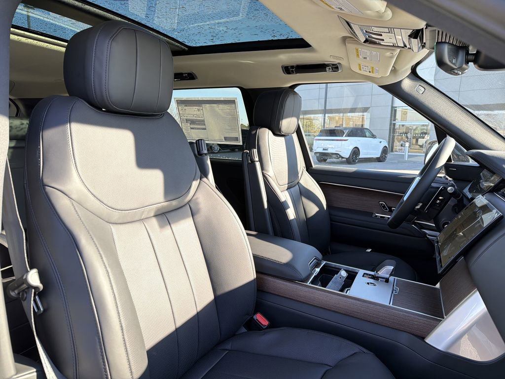 New 2026 Land Rover Range Rover Long Wheelbase SE image 16