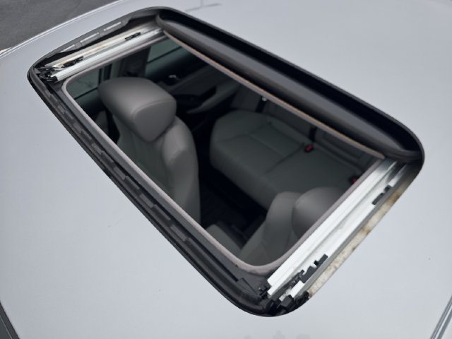 Used 2018 Honda Accord Touring image 3