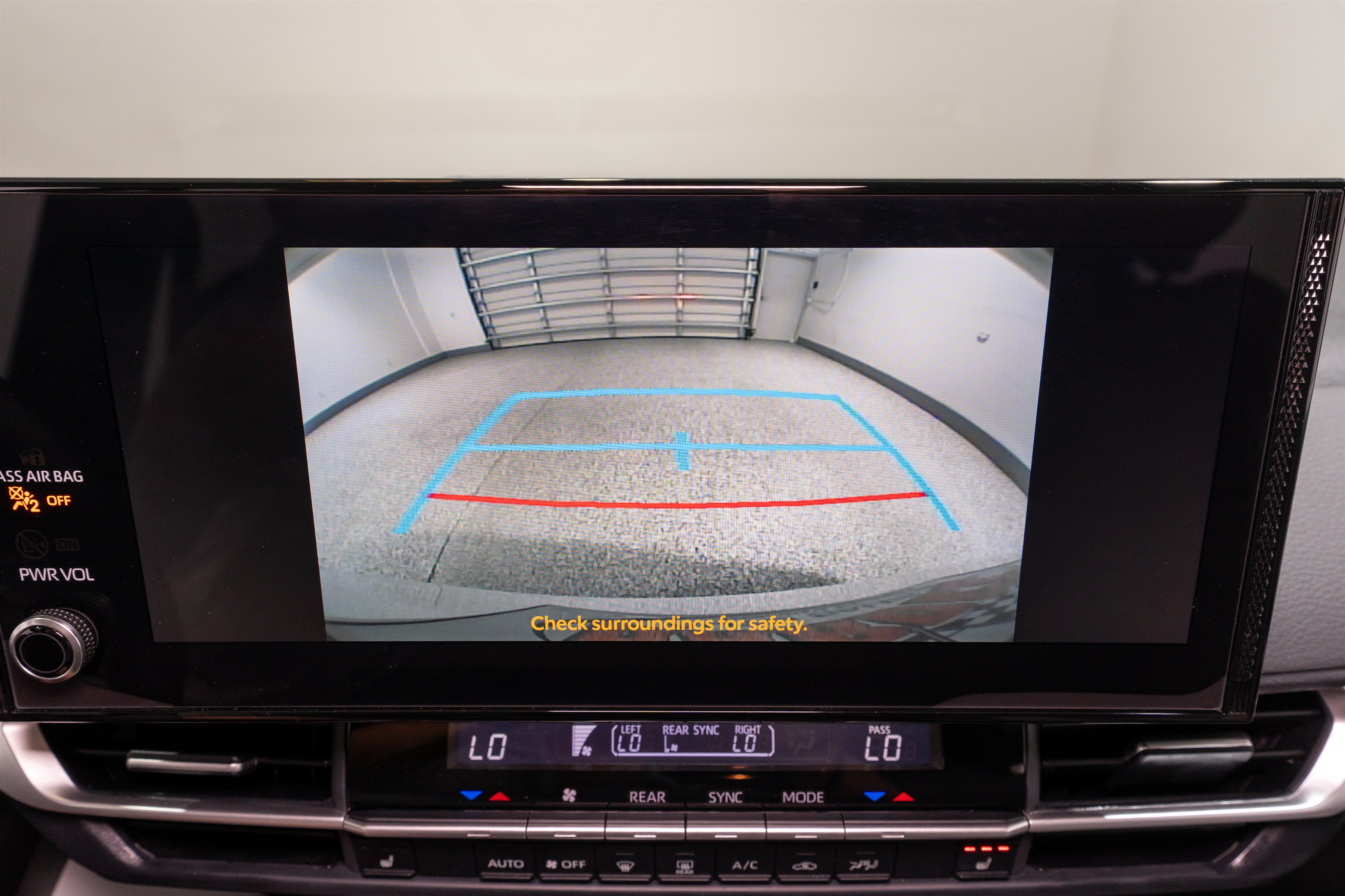 Used 2026 Toyota Sienna XLE FWD image 19