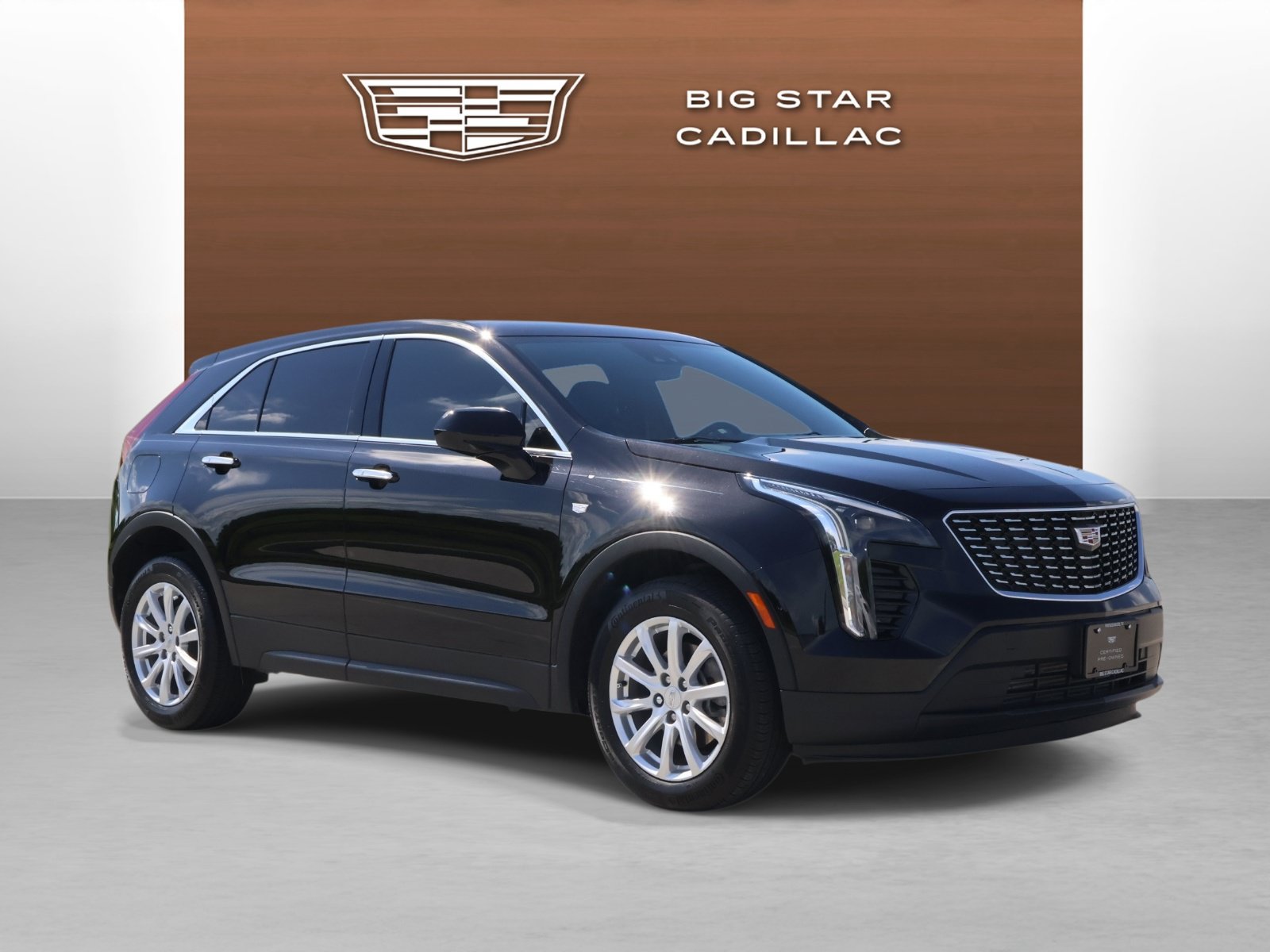 Used 2023 Cadillac XT4 Luxury w/ Cold Weather Package FWD image 7