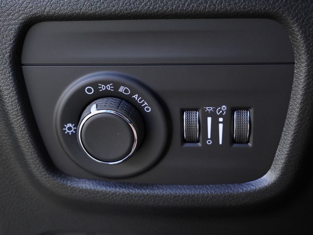New 2026 Jeep Grand Cherokee Laredo RWD image 13